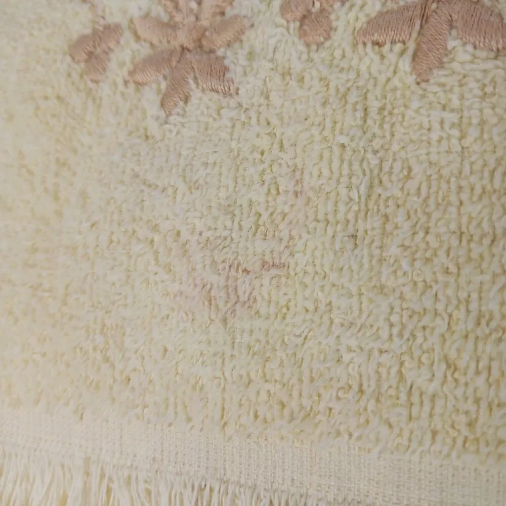 Dundee Yellow Embroidered Hand towel Daisy Cotton Regency Fringe USA 15x23